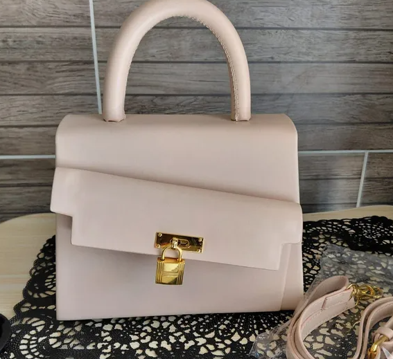 The Barcelona hobo bag for casual elegance